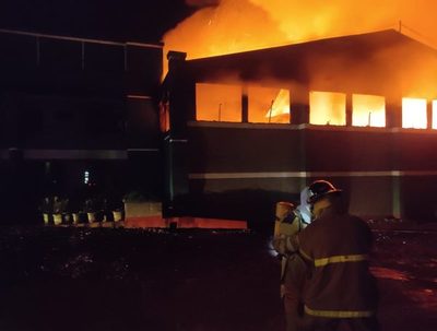 Devastador incendio en planta envasadora de yerba mate en Itapúa · Radio Monumental 1080 AM