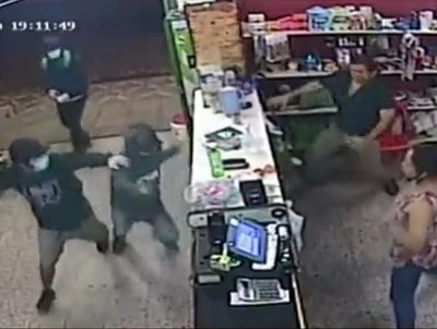Con machetes, asaltan a comercintes en Mariano Roque Alonso · Radio Monumental 1080 AM