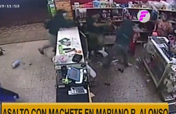 Desconocidos asaltan con machete comercio en Mariano Roque Alonso