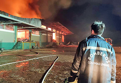 250.000 kilos de yerba mate quedan cenizas tras incendio en Colonias Unidas