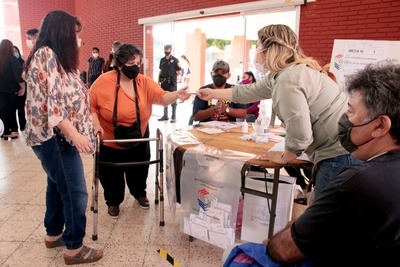 Observadores resaltan alta participación y pacifismo de todo el electorado - .::Agencia IP::.