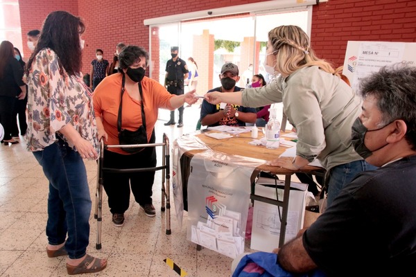 Observadores resaltan alta participación y pacifismo de todo el electorado - .::Agencia IP::.