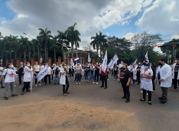 Médicos culminaron huelga sin acuerdo con Gobierno