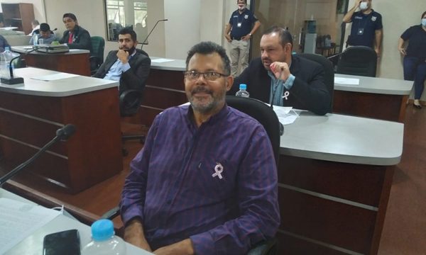 Devolvió banca en la junta departamental a su esposo