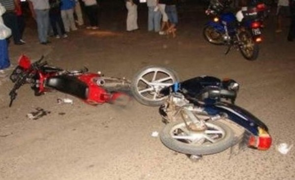 Un muerto y una lesionada en choque frontal de motocicletas