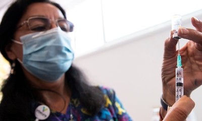 Evalúan la aplicación de tercera dosis para los primeros grupos de vacunados - OviedoPress