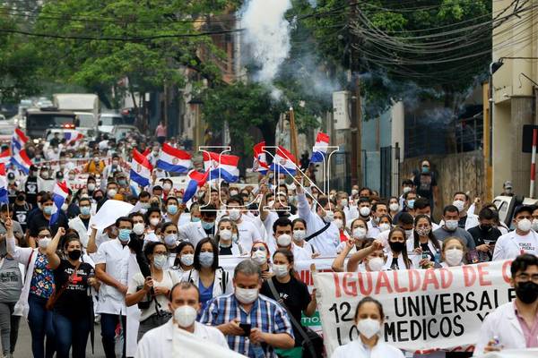 Médicos no se rinden y rechazan propuestas del gobierno - ADN Digital