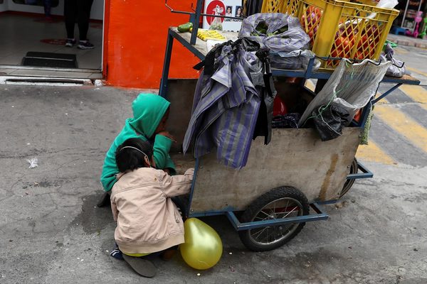 Ecuador atraviesa una situación social "crítica" con cinco millones de pobres - MarketData