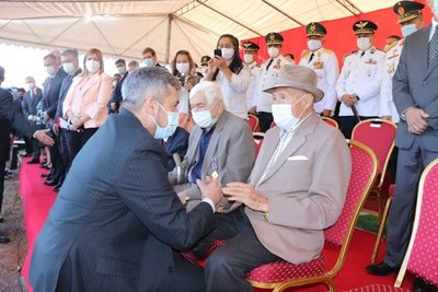 Abdo inauguró Paseo "Héroes del Chaco" en el Cuartel de la Victoria - El Trueno