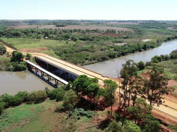 Concluyen obras complementarias del puente sobre el río Monday - La Clave