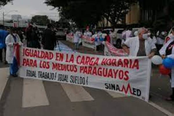 Médicos levantan huelga pero seguirán con exigencias | Radio Regional 660 AM