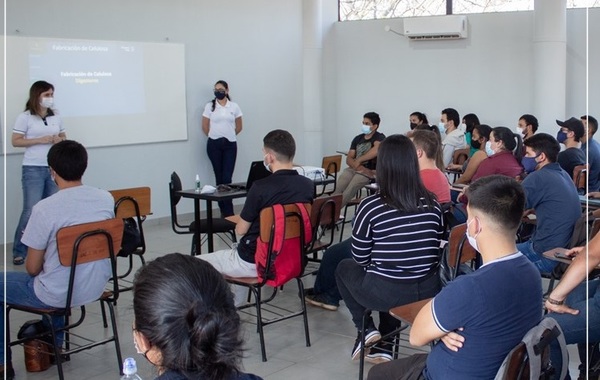 Parecel convoca a docentes para entregar becas de formación
