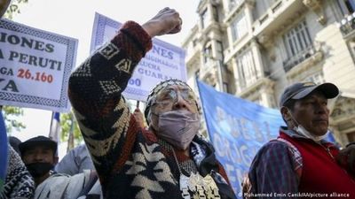 Comunidades indígenas marchan en Buenos Aires frente al Congreso