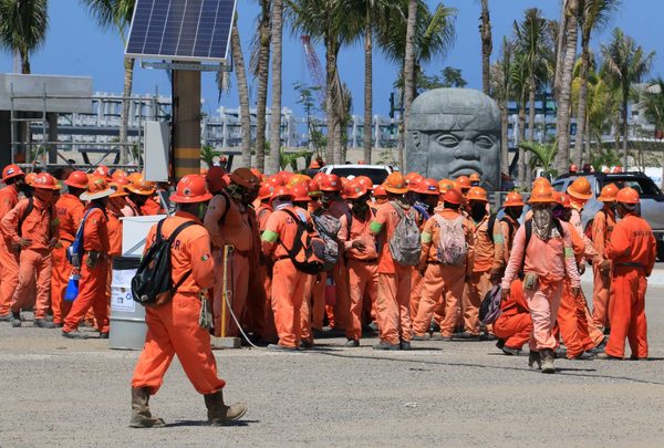 Empleados de refinería mexicana de Dos Bocas van a huelga para pedir salarios - MarketData