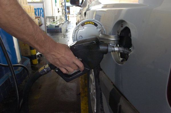 Petropar deberá definir entre ésta semana y la próxima el precio del combustible, indican