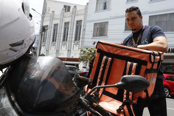Solo 2 de cada 10 venezolanos en Perú trabaja en su especialidad - MarketData