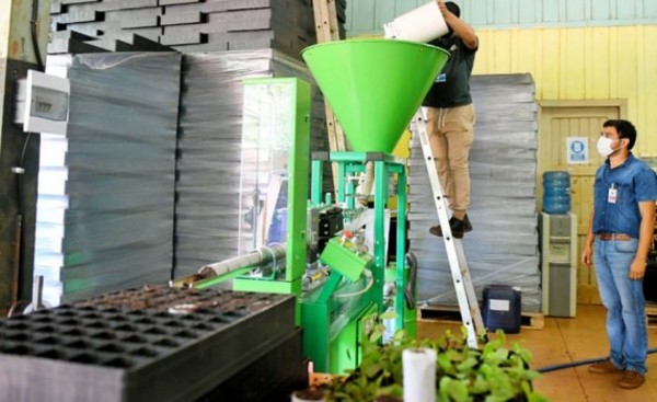 Produjeron casi 10.000 tubetes biodegradables para distintos plantines