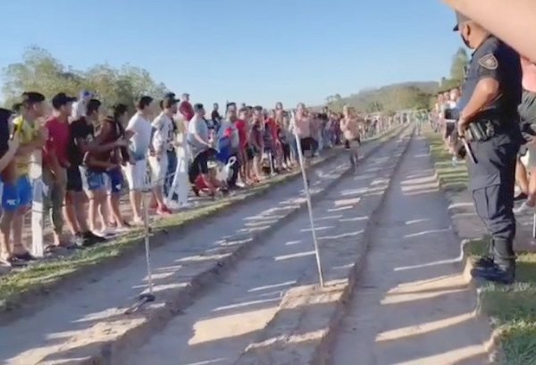 Crónica / GANAN PLATA A TODA BALA. “La carrera-pe destronó al piqui”