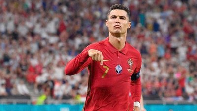 Crónica / Un “hat-trick” de CR7 acerca a lusos a Qatar