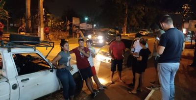 Turba intenta rescatar a adolescente preso y ataca comisaría de San Lorenzo - Nacionales - ABC Color
