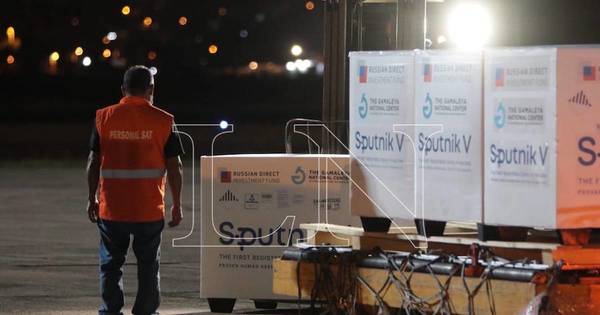 La Nación / Anuncian arribo del componente 2 de la vacuna Sputnik V este viernes
