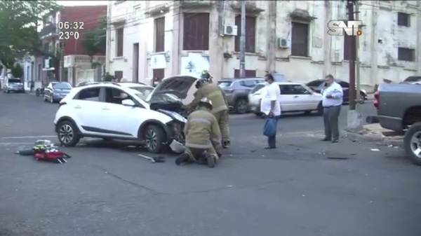 Accidente de tránsito en conflictiva esquina - SNT
