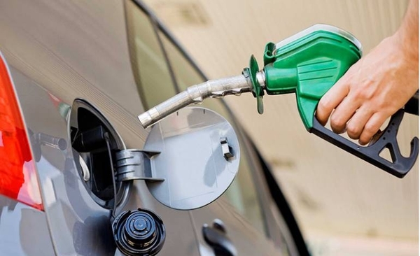 Diario HOY | Gobierno podría reducir impuesto al combustible para abaratar el diésel común
