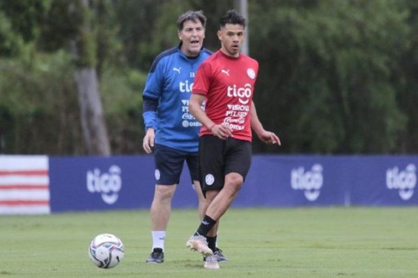 Eduardo Berizzo analiza el recambio para la altura