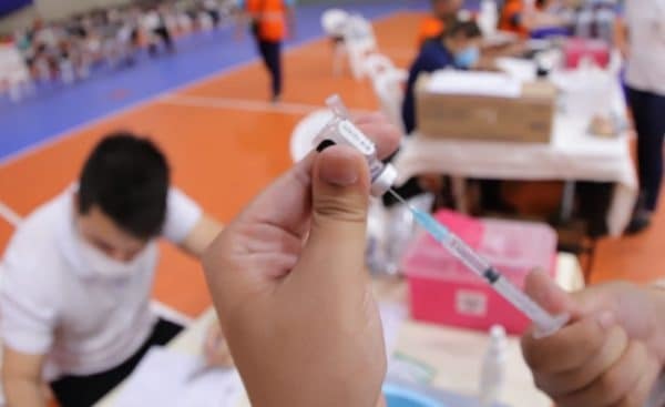 Prosigue aplicación de primeras dosis de vacunas contra el COVID este miércoles | Ñanduti