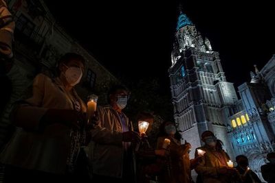 Purificarán la catedral de Toledo tras polémico vídeo de C.Tangana y Peluso - Música - ABC Color