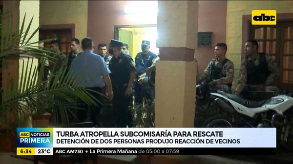 Turba atropella subcomisaría para rescatar a detenido - ABC Noticias - ABC Color