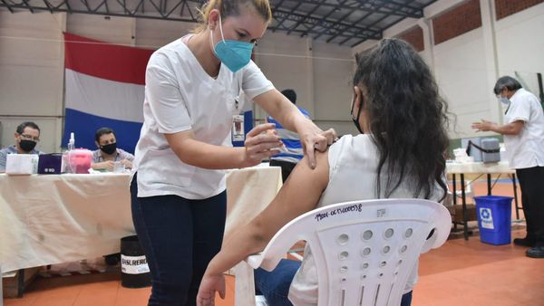 Salud prevé aplicar tercera dosis y vacunar a niños contra el Covid-19