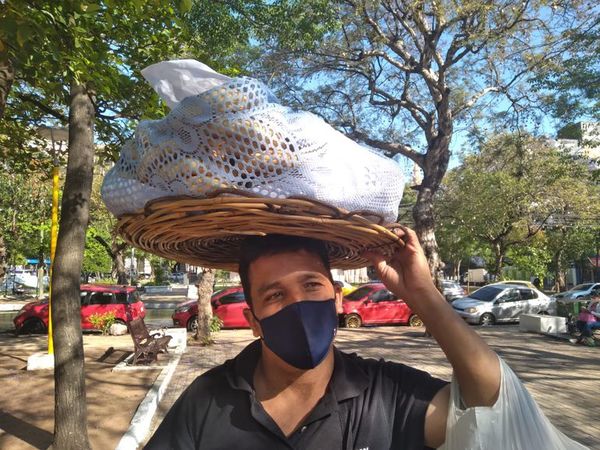 Vendiendo chipas en movilizaciones y misas busca sus guaraníes - Nacionales - ABC Color