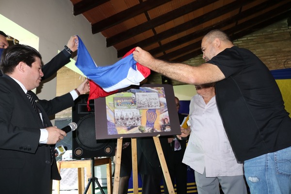 Chilavert está en las estampillas por los 100 años de Luqueño - .::Agencia IP::.