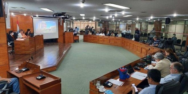 Diario HOY | Aprueban interpelar a intendente y directores por gastos Covid-19