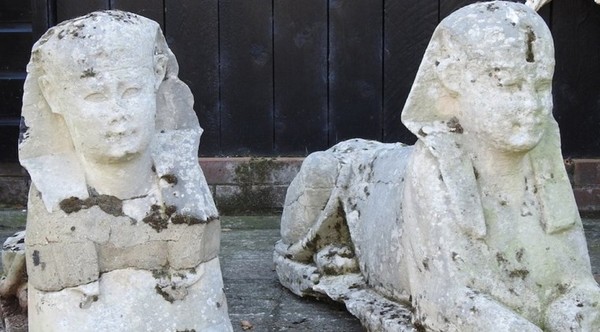 MUNDO | Familia británica descubre que las dos esculturas de su jardín son esfinges del Antiguo Egipto