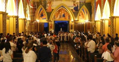 La Nación / En solemne misa, Heraldos del Evangelio coronaron a la Virgen de Fátima