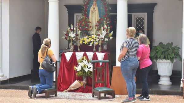 Coronan a Virgen de Fátima y consagran a familias paraguayas