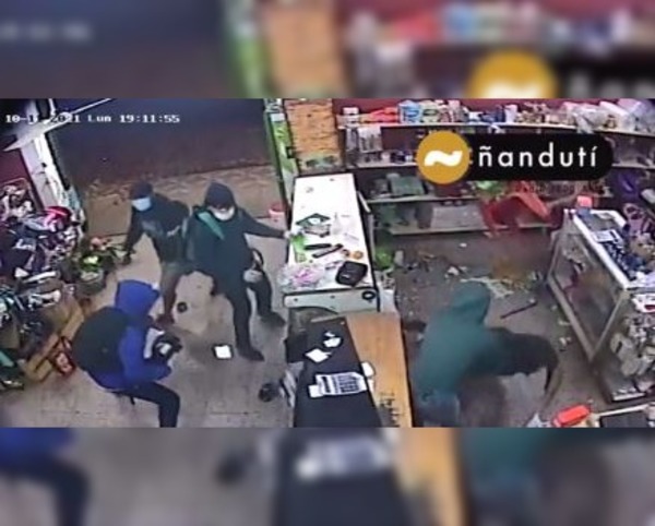 Detienen a dos hombres sospechosos del violento asalto a un minimercado de Mariano Roque Alonso | Ñanduti