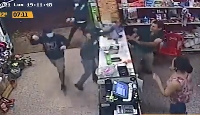 Detienen a dos asaltantes “macheteros” en Mariano