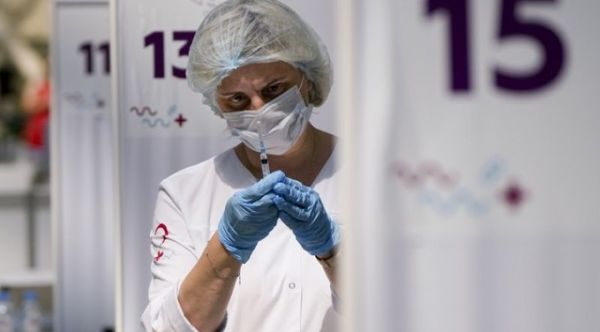 Rusia registra récords diarios de contagios y muertes por covid