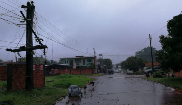 Cerca de 15 mil hogares siguen sin energía eléctrica tras tormenta del miércoles