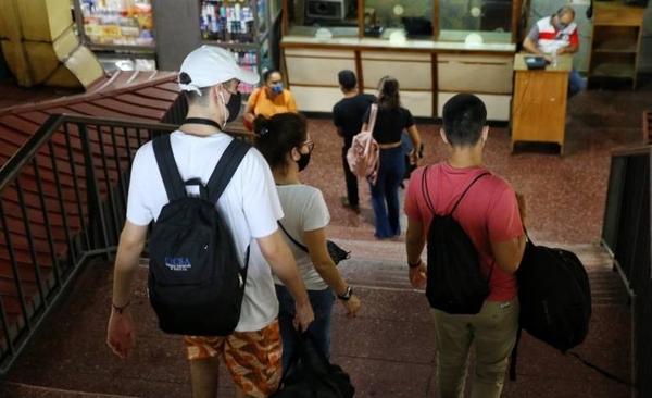 Diario HOY | Desde el 15 de noviembre, buses reanudan salidas a Buenos Aires