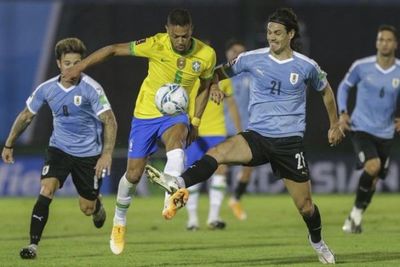 Uruguay, con todo su poderío ofensivo, busca dar el golpe en Brasil