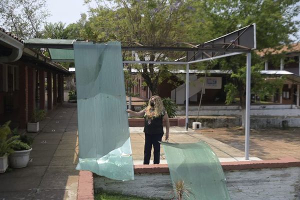 Se desplomó techo de escenario en el Colegio Ysaty - Nacionales - ABC Color