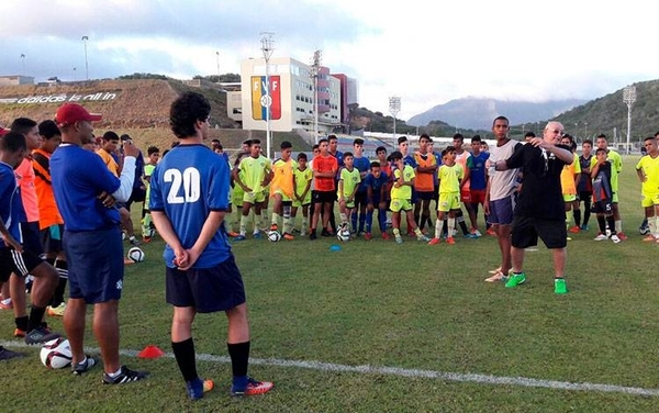 Diario HOY | Invitan al “primer festival de Fútbol Base”