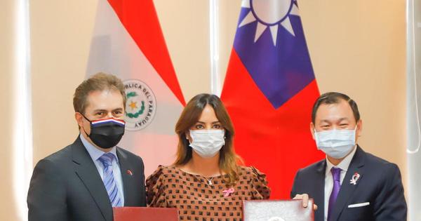 Taiwán y Paraguay firman acuerdo para fortalecer liderazgo femenino
