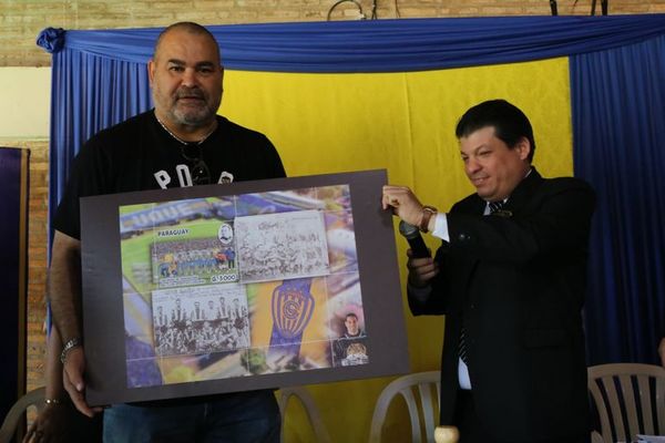 Los 100 años de Luqueño en estampillas con equipos campeones, pa’í García y Chilavert - Nacionales - ABC Color