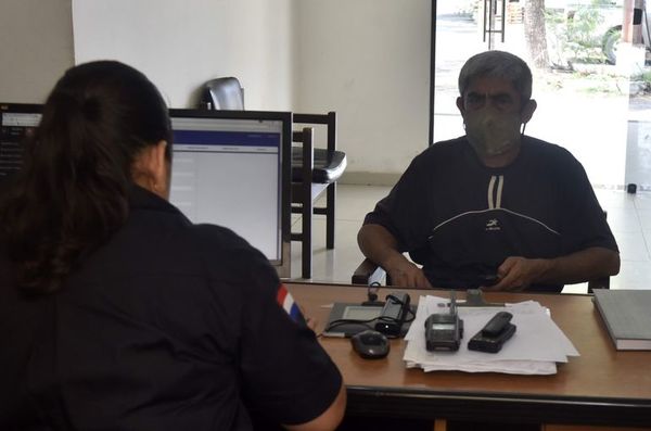 Joven maleante se tira a la laguna Pytã para escapar de su víctima y policías que lo estaban siguiendo - Nacionales - ABC Color