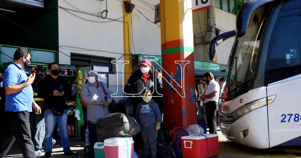 La Nación / Desde el 15 de noviembre, buses reanudan salidas a Buenos Aires